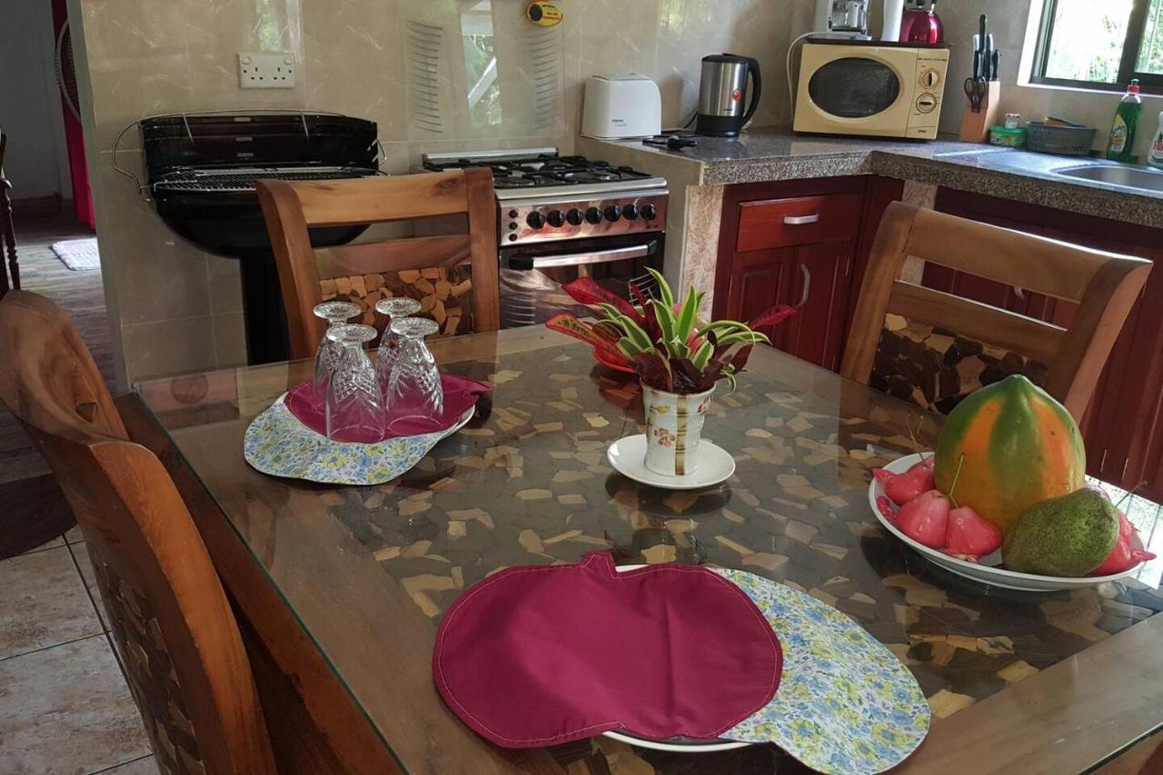 Gigi'S Self Catering Apartment Port Glaud Zewnętrze zdjęcie